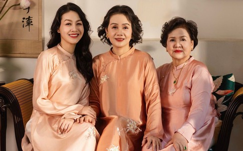 Bức hình 4 thế hệ nhà MC Hồng Nhung VTV gây chú ý