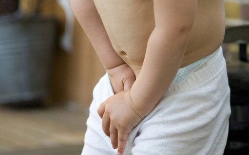 Bé trai 11 tuổi mặc cảm vì dị tật vùng kín, gia đình hối tiếc vì trì hoãn điều trị vì nghĩ trẻ lớn lên sẽ tự khỏi