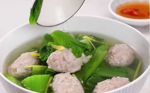 Thứ rau đắng ngắt tưởng khó nuốt đem quết với loại cá dẻo quánh này, nước canh ngọt lịm, tỉnh người sau 5 phút đi nắng