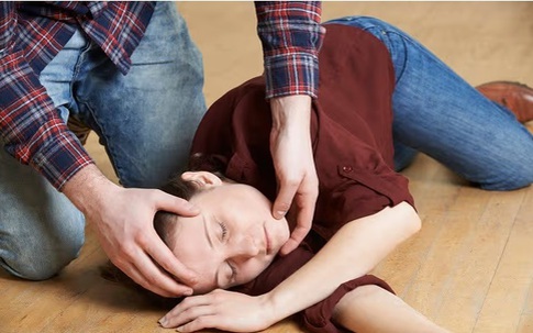 Vì sao đột quỵ tăng cao trong mùa nóng? Nhóm người này cần đặc biệt cảnh giác, đặc biệt sau tuổi 50