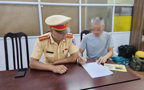 Hà Nội: Xử phạt tài xế xe tải làm đổ bùn đất ra đường Võ Chí Công khiến 2 người đi xe máy gặp nạn