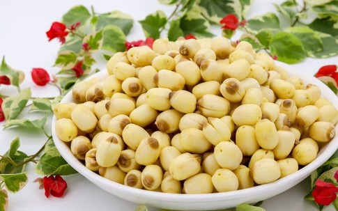 Nên ăn hạt sen tươi hay hạt sen khô để tốt cho sức khỏe?