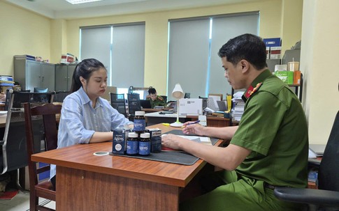 Cô gái trẻ bị khởi tố vì bán thực phẩm tăng cường sinh lý đàn ông giả