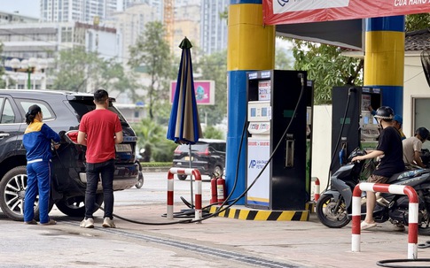 Giá xăng dầu đồng loạt giảm, xăng E10, E5, dầu diesel còn bao nhiêu tiền/lít?