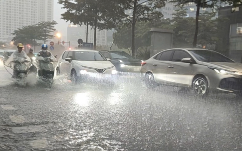 Hà Nội kích hoạt phương án hộ đê, ứng phó lũ trên các tuyến sông