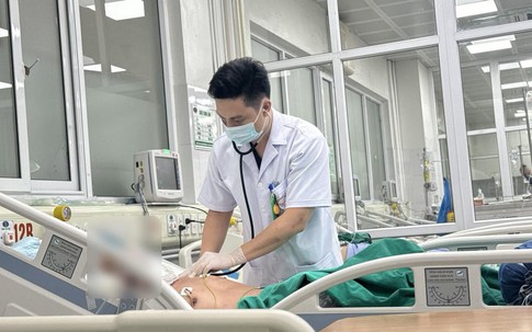Sốt cao, đau đầu, người đàn ông rối loạn ý thức, rơi vào nguy kịch