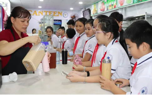Dinh dưỡng trước ngày khai trường: Trẻ đi học hay mệt, đau đầu, khó tập trung, cha mẹ đừng bỏ qua một nguyên nhân rất đơn giản này