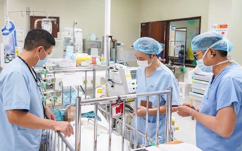 Trẻ 21 tháng tuổi tử vong thương tâm sau sự cố vặn tay ga xe máy điện