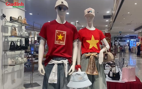 Thị trường thời trang đa dạng mẫu mã, giảm giá lên tới 50% phục vụ người dân dịp 2/9