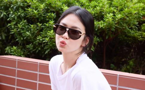 Song Hye Kyo đẹp như nữ thần chỉ với áo thun trắng và quần jeans