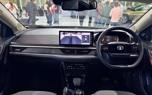 Rẻ hơn cả Hyundai Grand i10, SUV 5 chỗ phong cách khỏe khoắn, trang bị tiện nghi giá chỉ 275 triệu đồng