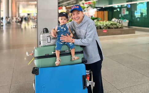 Khoảnh khắc Quang Minh tuổi U70 bịn rịn chia tay con trai nhỏ đi công tác