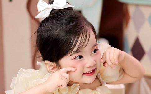 Lisa - con gái Khánh Thi 'đốn tim' khán giả ở tuổi lên 3