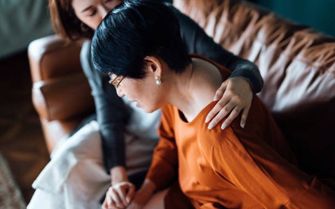Vì sao chăm sóc cha mẹ già khó hơn chăm trẻ nhỏ: Người trong cuộc mới hiểu nỗi niềm này!