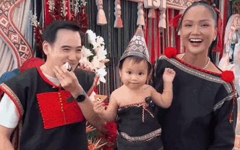 Con gái H'Hen Niê gây chú ý trong tiệc thôi nôi