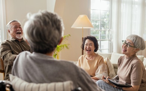 Con dâu nói dối bố mẹ mình về lương hưu của bố chồng, cụ ông hỏi cho ra lẽ rồi gật gù khen đúng