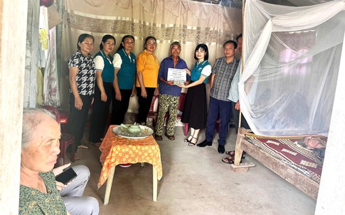 Gần 37 triệu đồng đến với người phụ nữ nghèo '3 không' ở Ninh Bình