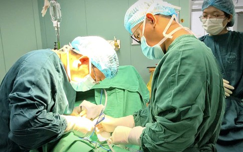 Bé trai 13 tuổi phải cắt bỏ một bên tinh hoàn, bác sĩ cảnh báo gia đình có con trai cần lưu ý 