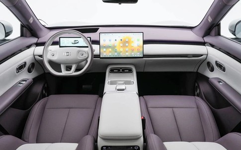 SUV hạng D giá 542 triệu đồng cùng cỡ Toyota Fortuner, sở hữu 5 phiên bản, mạnh 367 mã lực, trang bị tiên tiến