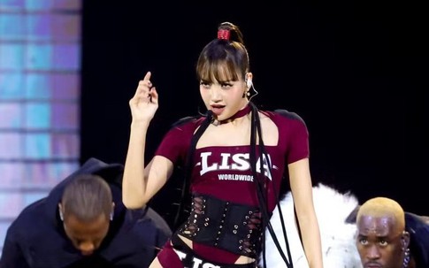 Lisa (BLACKPINK) đi vào lịch sử khi thắng giải VMAs 2026