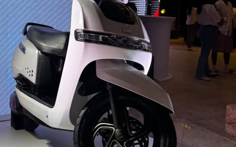 Xe máy điện giá 40 triệu đồng tốc độ tới 82 km/h, di chuyển 115 km/lần sạc, sang hơn SH Mode