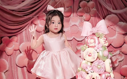 Nhân sinh nhật 3 tuổi con gái Lisa, Khánh Thi nhắn gửi: 'Mong con một đời bình an, khỏe mạnh'