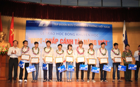 100 triệu đồng cho thủ khoa các trường ĐH Hà Nội