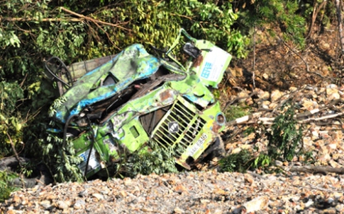 Quảng Ninh: Xe tải rơi từ độ cao 30m, 1 người chết, 1 người bị thương