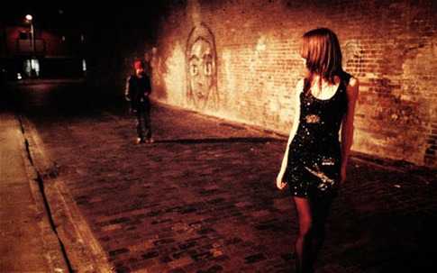 Phụ nữ bị hiếp dâm bị coi như… tòng phạm