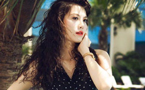 Người mẫu Đoàn Trang Nhung khoe chân dài, da trắng