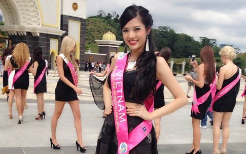 Người mẫu Hoàng Thu nổi bật ở cuộc thi Hoa hậu Du lịch quốc tế tại Malaysia