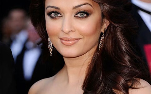 Khoảnh khắc quyến rũ "chết người" của Hoa hậu đẹp nhất mọi thời đại