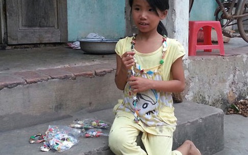 Ấm áp tình người nơi cuối triền đê heo hút 