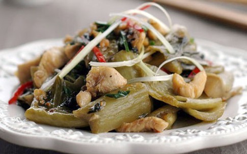 Cơm tối lạ miệng cùng gà xào dưa chua