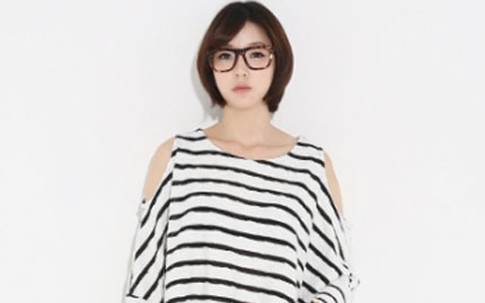 Trẻ trung, cá tính với áo thun nữ dáng suông 2013