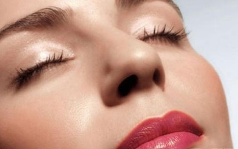 Cách trang điểm khắc phục nhược điểm của đôi môi