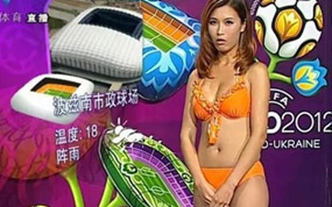 MC truyền hình diện bikini câu khách 