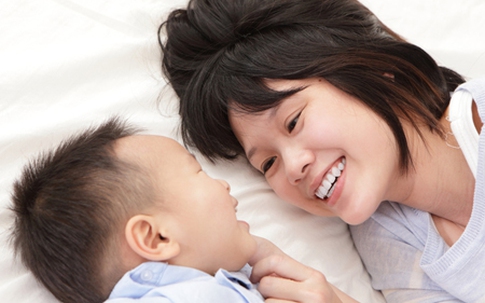 Yêu con qua từng cái ôm
