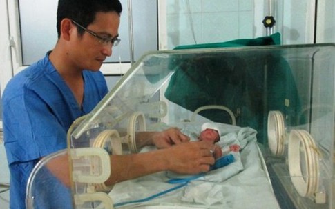 Bé sơ sinh nặng 0,5kg đã tử vong
