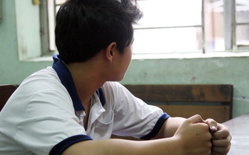 Truy sát náo loạn cổng trường vì bạn gái chửi nhau trên Facebook