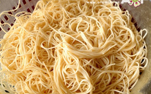 Phát hiện chất cấm trong mì sợi