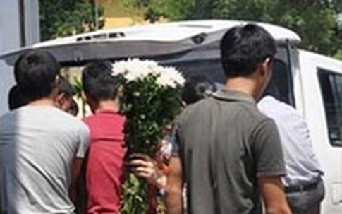 Nam thanh niên bị chết oan khi đang đi mua sắm cùng mẹ