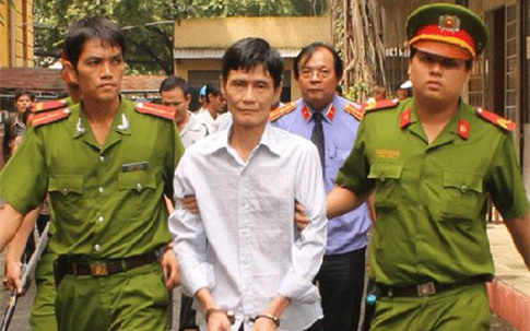 Giành khách, tài xế xe ôm bị đâm chết 