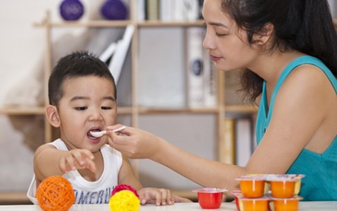 Những nguyên tắc khi cho bé ăn dặm