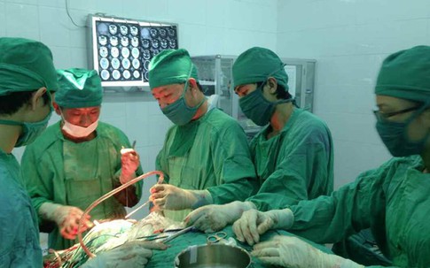 Bệnh viện đa khoa khu vực Định Quán triển khai thành công kỹ thuật phẫu thuật sọ não