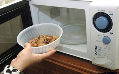Nguy cơ sẩy thai vì đồ nhựa… nóng