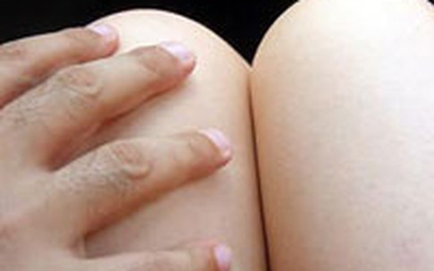 Đi tù vì giao cấu với… vợ