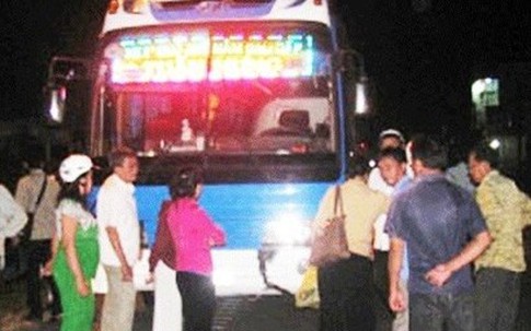 Xe khách tông chết người rồi đem chôn