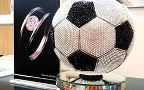 FIFA từ chối trái bóng kim cương