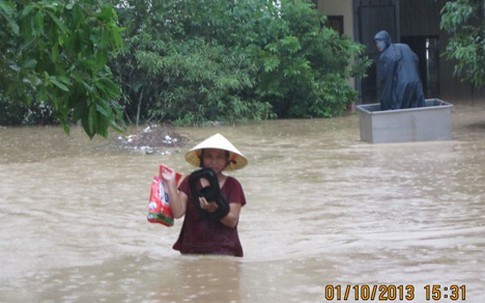 Hàng ngàn người dân Nghệ An đang cầu cứu từ vùng tâm lũ